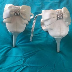 White bow heels